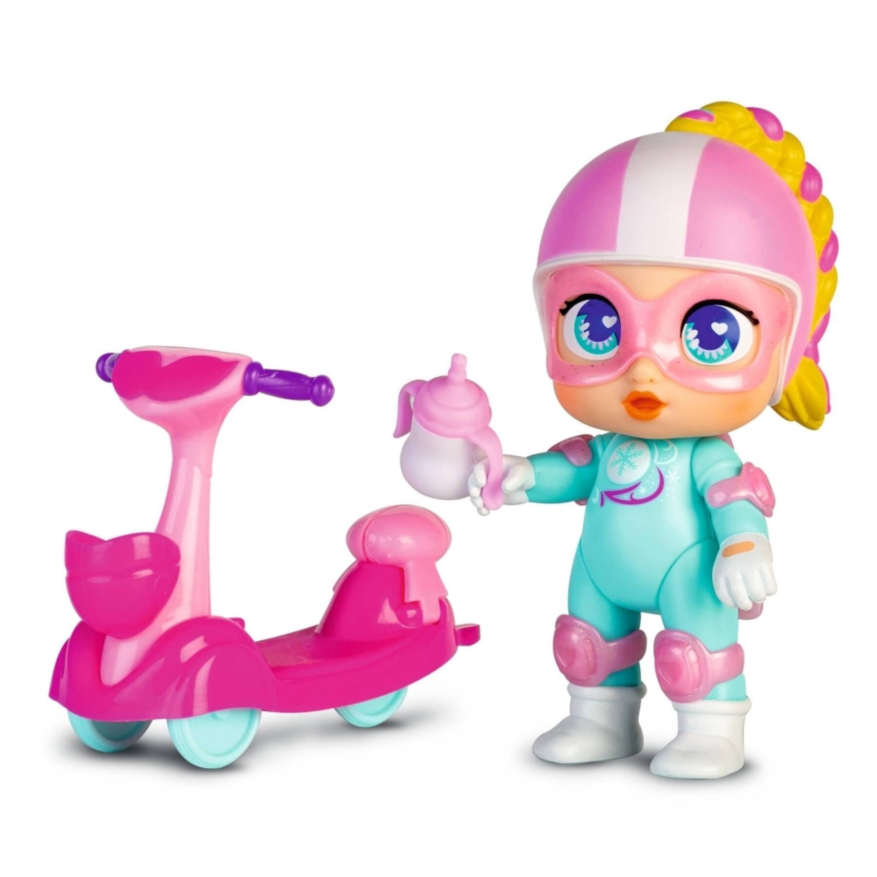 Doll + mini scooter regi Famosa Super Cute 12 cm